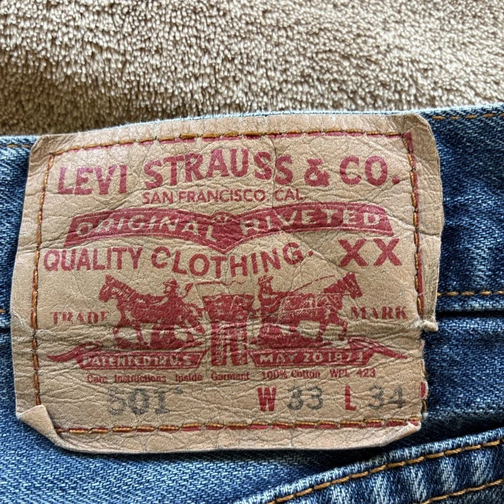 VTG Levi's Men's Jeans 501 33 x 34** Med Blue 90s/Y2K Grunge-core Indie Sleaze